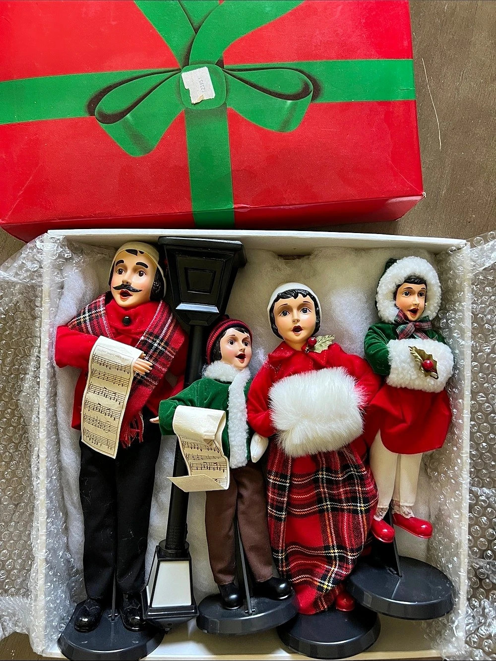 Brinns 1987 Holiday Caroler Figurine Set
